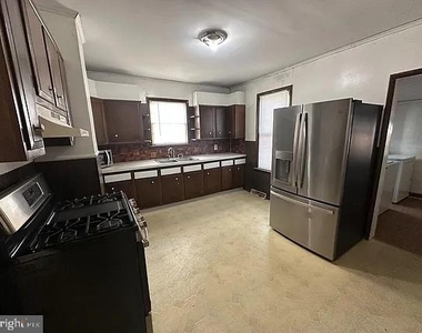 306 W Main Street W - Photo Thumbnail 2