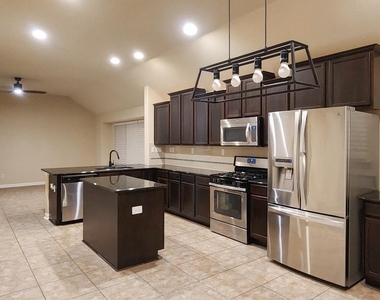 705 Wiltshire Dr - Photo Thumbnail 6