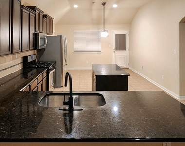 705 Wiltshire Dr - Photo Thumbnail 5