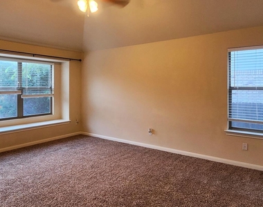 705 Wiltshire Dr - Photo Thumbnail 8