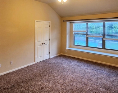 705 Wiltshire Dr - Photo Thumbnail 9