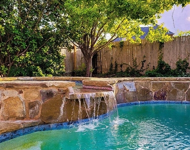 705 Wiltshire Dr - Photo Thumbnail 2