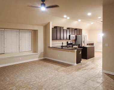 705 Wiltshire Dr - Photo Thumbnail 3
