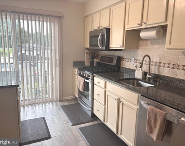 2802 Gramercy Way - Photo Thumbnail 3