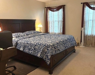 2802 Gramercy Way - Photo Thumbnail 9