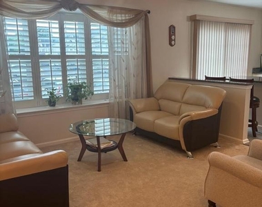 2802 Gramercy Way - Photo Thumbnail 2