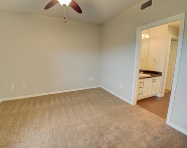 2320 Gracy Farms Ln - Photo Thumbnail 25