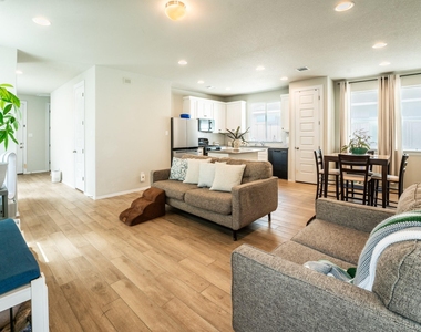 125 Fabion St - Photo Thumbnail 1