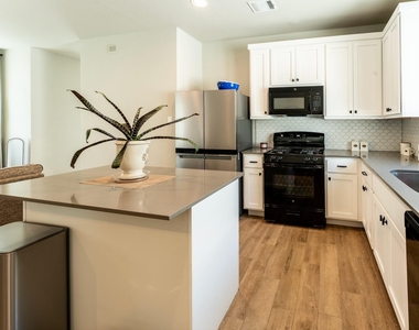 125 Fabion St - Photo Thumbnail 4