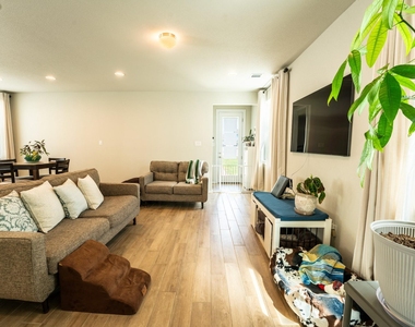 125 Fabion St - Photo Thumbnail 2