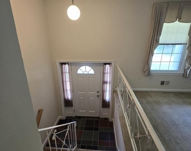 11710 North Marlton Avenue - Photo Thumbnail 4