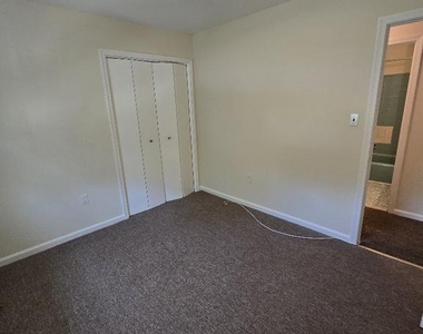 11710 North Marlton Avenue - Photo Thumbnail 27