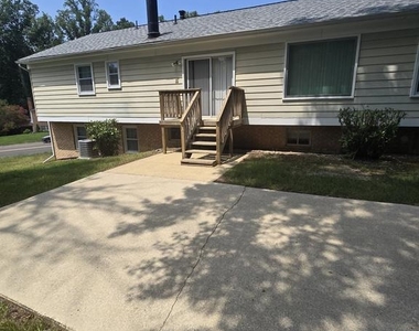 11710 North Marlton Avenue - Photo Thumbnail 2