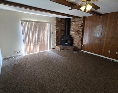 11710 North Marlton Avenue - Photo Thumbnail 14