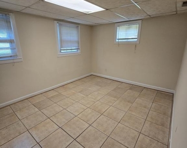 11710 North Marlton Avenue - Photo Thumbnail 37