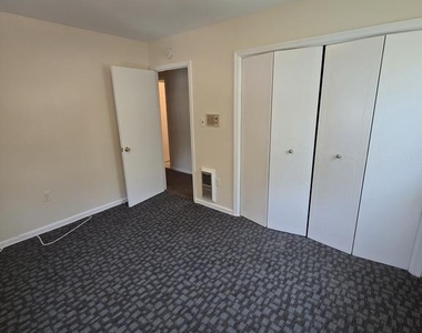 11710 North Marlton Avenue - Photo Thumbnail 19