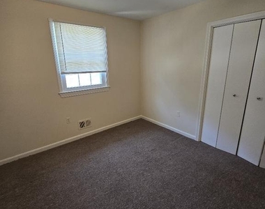 11710 North Marlton Avenue - Photo Thumbnail 26