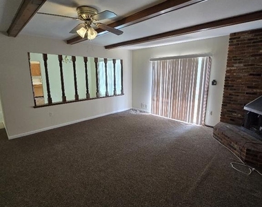 11710 North Marlton Avenue - Photo Thumbnail 15