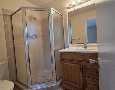 11710 North Marlton Avenue - Photo Thumbnail 24