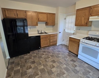 11710 North Marlton Avenue - Photo Thumbnail 9