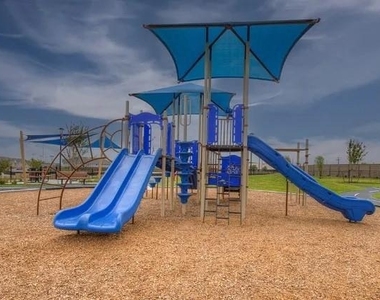 325 Darwin Pl - Photo Thumbnail 22