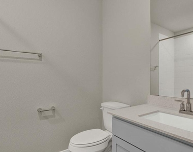 325 Darwin Pl - Photo Thumbnail 13