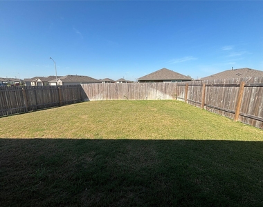 325 Darwin Pl - Photo Thumbnail 17