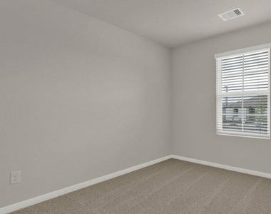 325 Darwin Pl - Photo Thumbnail 11