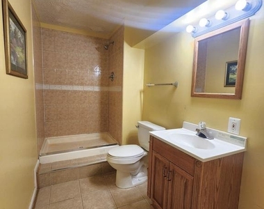 406 Clairborne Street - Photo Thumbnail 20