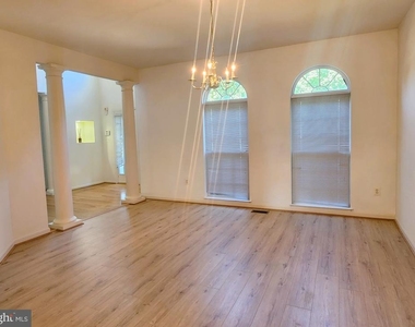 406 Clairborne Street - Photo Thumbnail 15