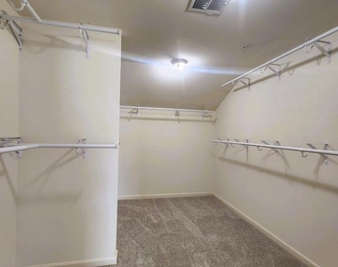 406 Clairborne Street - Photo Thumbnail 31