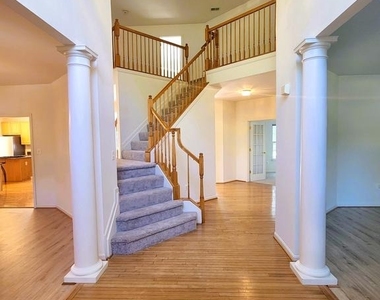 406 Clairborne Street - Photo Thumbnail 14