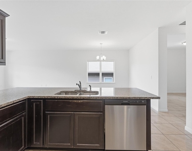 7121 Ranchito Dr - Photo Thumbnail 14