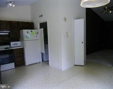 15825 Perkins Lane - Photo Thumbnail 5