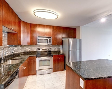 155 Potomac - Photo Thumbnail 5