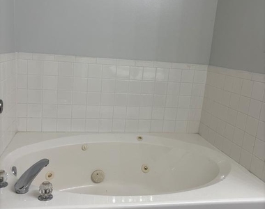 9704 Lake Pointe - Photo Thumbnail 20