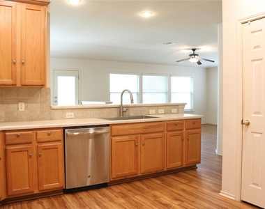 1811 W Pflugerville Pkwy - Photo Thumbnail 6