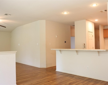1811 W Pflugerville Pkwy - Photo Thumbnail 12
