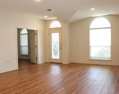 1811 W Pflugerville Pkwy - Photo Thumbnail 2