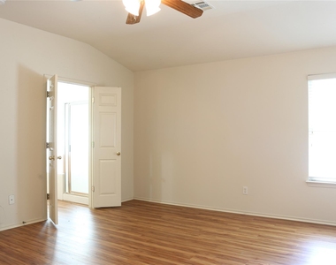 1811 W Pflugerville Pkwy - Photo Thumbnail 14