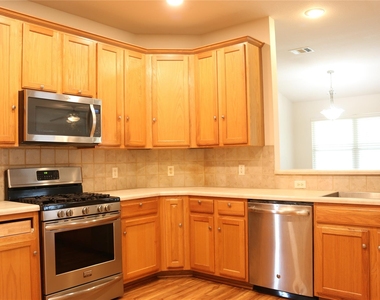 1811 W Pflugerville Pkwy - Photo Thumbnail 5
