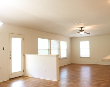 1811 W Pflugerville Pkwy - Photo Thumbnail 11