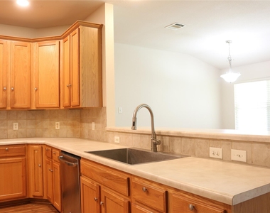 1811 W Pflugerville Pkwy - Photo Thumbnail 8