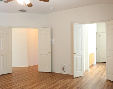1811 W Pflugerville Pkwy - Photo Thumbnail 13