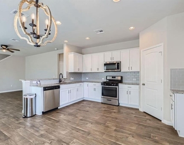 324 Sandhill Piper St - Photo Thumbnail 4