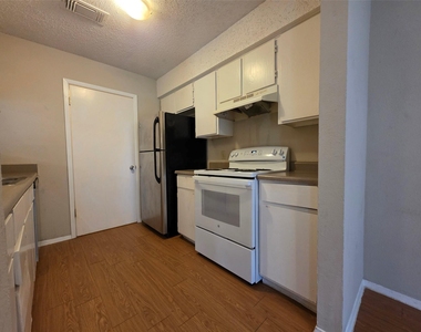 11900 Alpheus Ave - Photo Thumbnail 5