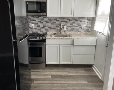 2607 Colebrooke - Photo Thumbnail 3
