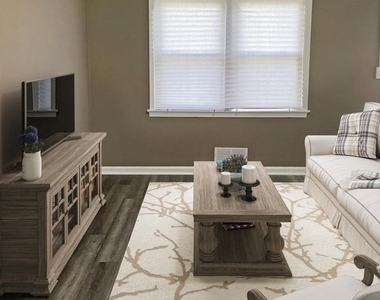 2607 Colebrooke - Photo Thumbnail 1