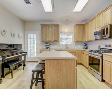 10312 Huxley St - Photo Thumbnail 5