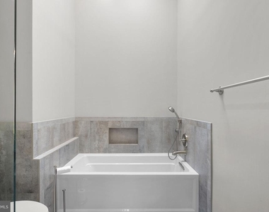 10 Loganwood Court - Photo Thumbnail 20